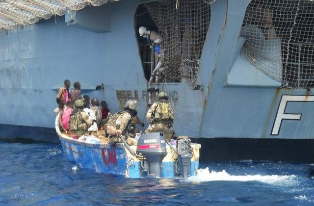Pirati somalezi, capturati de Fregata Regele Ferdinand