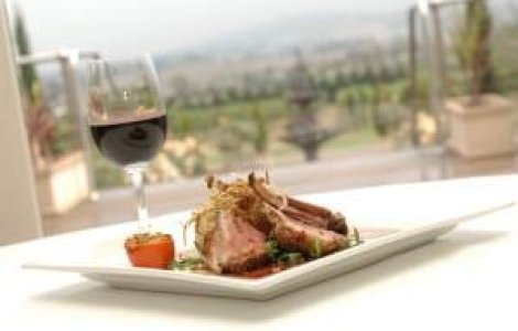 Peste jumatate dintre turistii romani au renuntat la masa de pranz