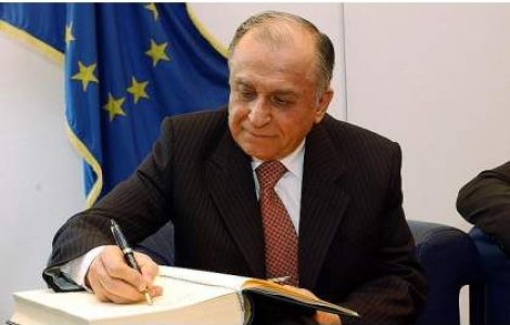 Iliescu: Regula UE e ca la Consilii se reunesc premierii, nu presedintii