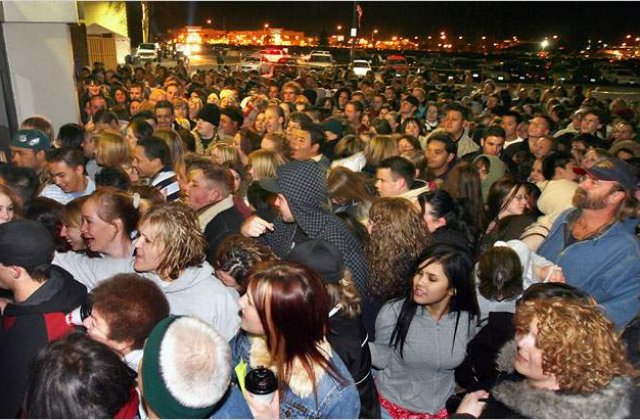 Latura intunecata a Black Friday: 7 cazuri in care consumerismul a luat-o razna