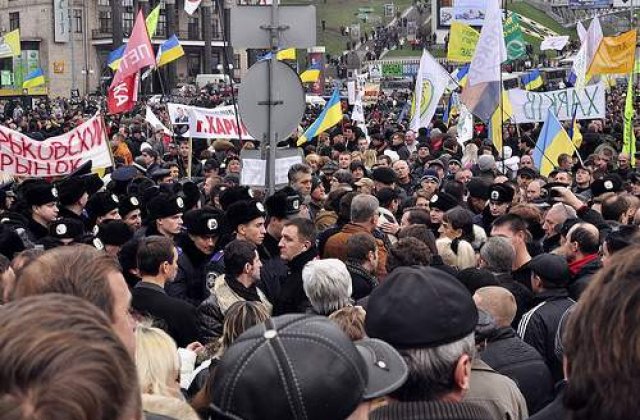 Manifestatii la Cairo pentru si impotriva presedintelui