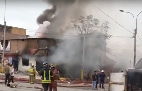 Cel putin 14 morti, dupa ce un camion cu gaz a explodat in Peru /VIDEO