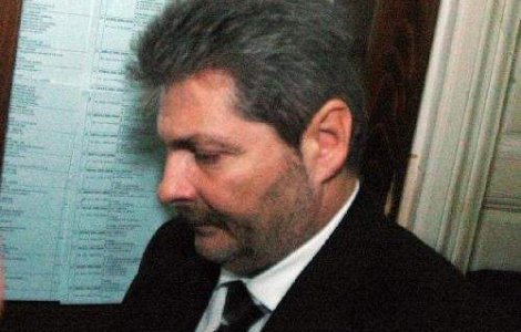 Incendiar: Vantu ii cere despagubiri de un milion de euro lui Basescu