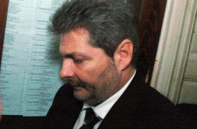 Incendiar: Vantu ii cere despagubiri de un milion de euro lui Basescu