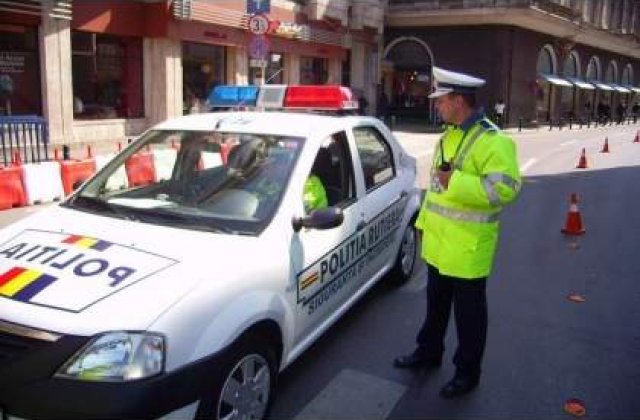 Peste 10.000 de amenzi date de politisti, iar peste 400 de soferi au ramas fara permis