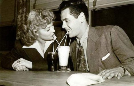  Top  TOP 10: Cele mai amuzante CUPLURI de la Hollywood