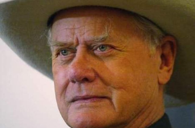 Sunday Times: Larry Hagman a primit bani de la regimul Ceausescu