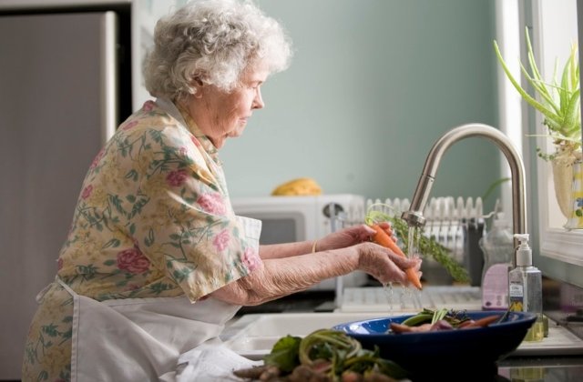 Pot cauza daune in casa: 10+ greseli de evitat cand faci curatenie