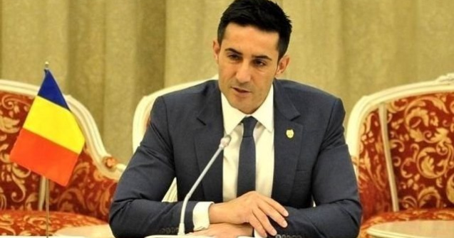 Manda: "Sa ne intoarcem la popor"