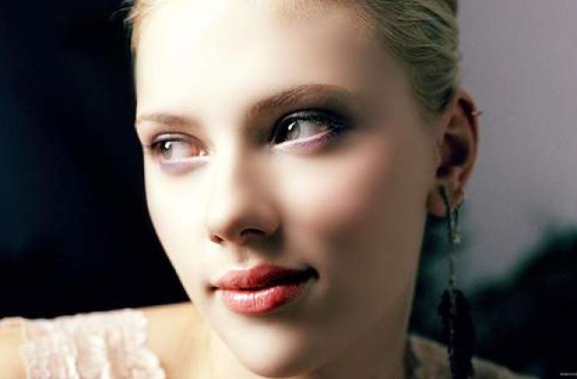 Scarlett Johansson vrea sa adopte un copil