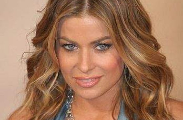 VIDEO: Carmen Electra, topless in Las Vegas