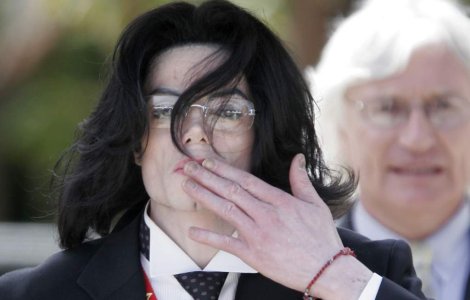 Dezvaluire: Michael Jackson lua peste zece pastile de Xanax pe noapte