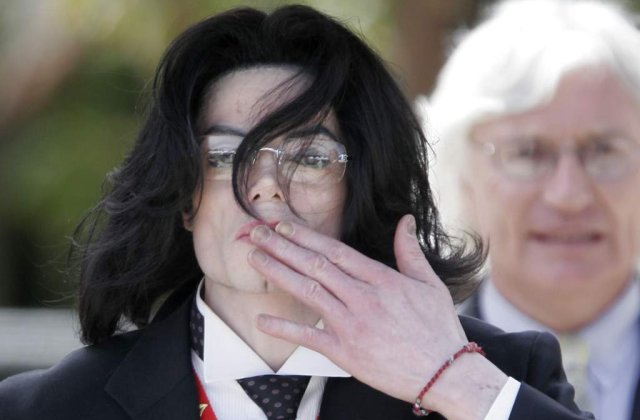 Dezvaluire: Michael Jackson lua peste zece pastile de Xanax pe noapte