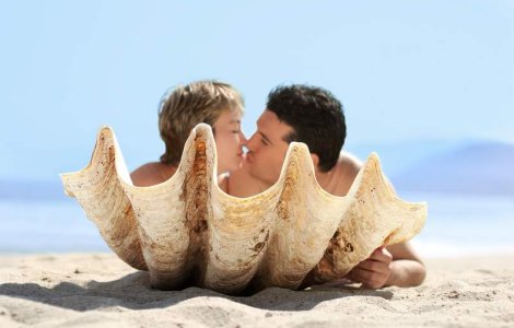 Sarutul, interzis din cauza gripei porcine