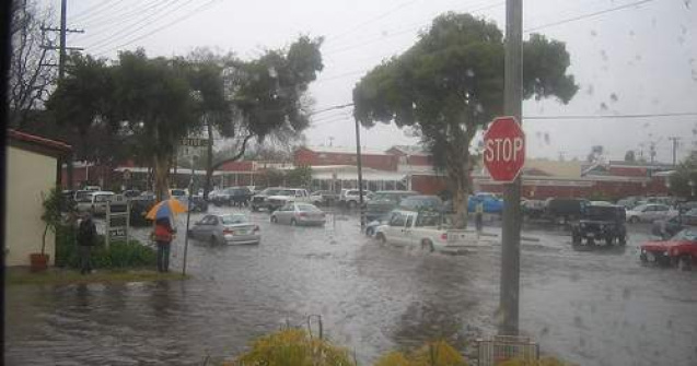 Strazi si case inundate in Capitala