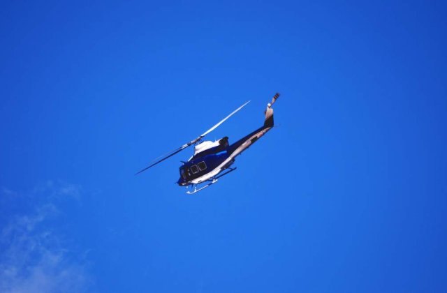 Un elicopter al Ministerului de Interne, in misiune de salvare a turistilor blocati in Fagaras