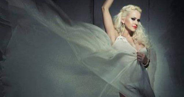 Anda Adam nu pierde timpul: Si-a gasit un iubit cu 10 ani mai tanar