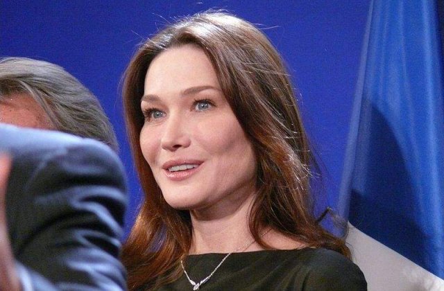 Carla Bruni a pozat pentru revista Vogue: Cum arata la 45 de ani?