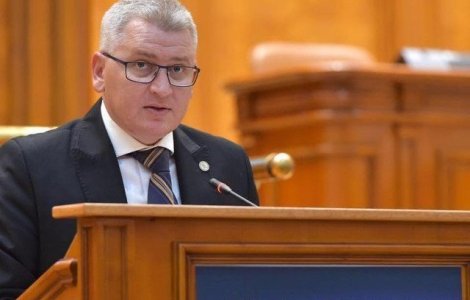 Florin Roman: "Caut nas pentru taierea motului la botezul motiunii de