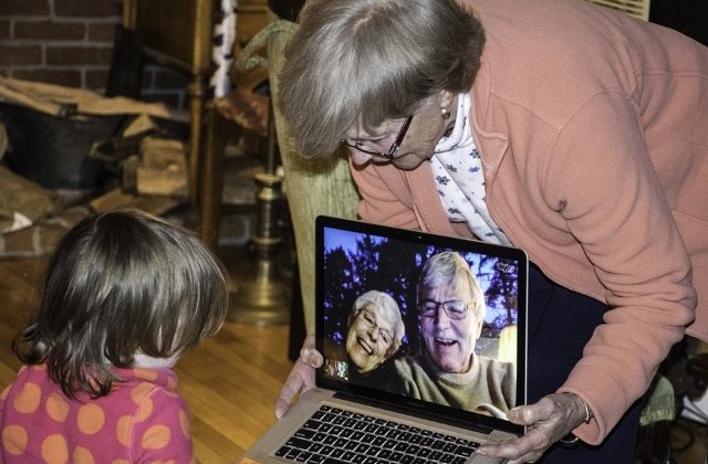 Cred ca ei stiu cel mai bine: 10+ lucruri pe care bunicii nu ar trebui sa le spuna propriilor copii niciodata