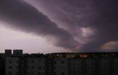 Filmul "2012" s-a adeverit, in parte: Anul a fost marcat de fenomene meteo extreme
