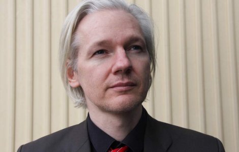 Julian Assange sufera de o afectiune pulmonara
