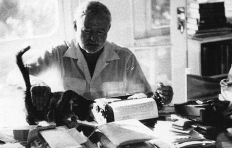  Top  10 poze cu scriitori faimosi si prietenii lor necuvantatori