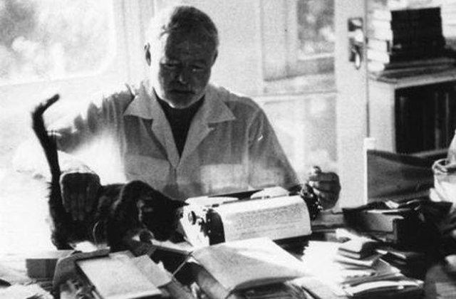 10 poze cu scriitori faimosi si prietenii lor necuvantatori