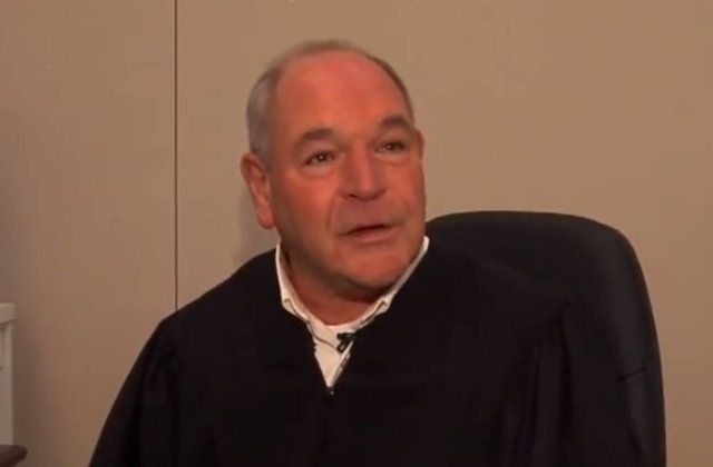 Judecator din America, faimos pentru pedepsele neobisnuite date celor care au abuzat animale