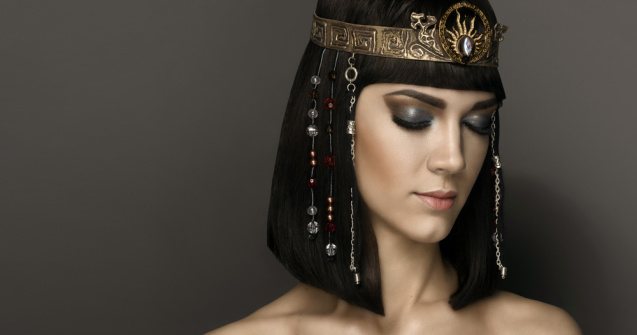  Top  5 metode bizare de infrumusetare ale celor mai frumose femei din istor