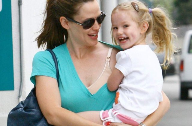 Care este cea mai sexy mamica celebra?