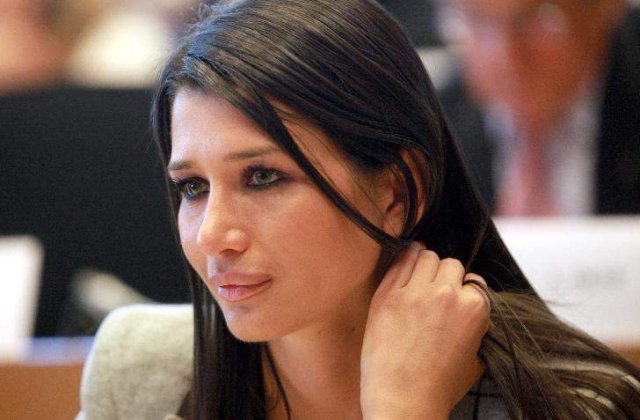 La Repubblica: A debutat la Strasbourg frumoasa Elena Basescu