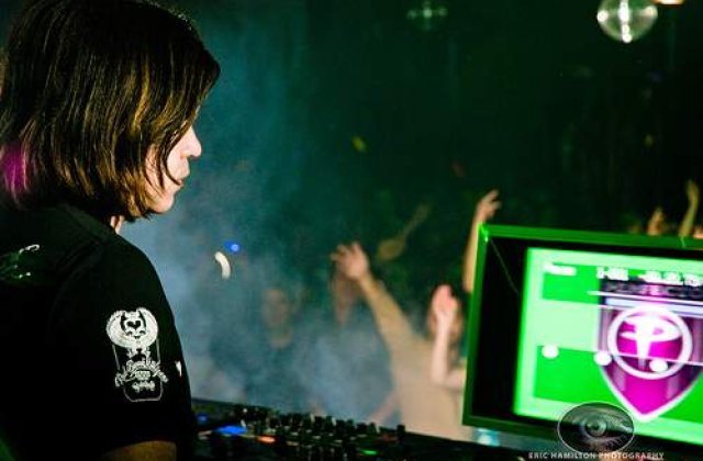 Paul Oakenfold vs Michael Jackson: 1-0