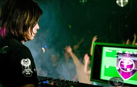 Paul Oakenfold vs Michael Jackson: 1-0