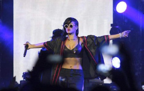  Foto  Rihanna si Chris Brown s-au impacat. Vezi dovada!