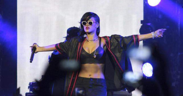  Foto  Rihanna si Chris Brown s-au impacat. Vezi dovada!