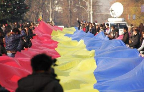 RECORD: Cel mai lung steag tricolor din istorie a fost desfasurat la Chisinau