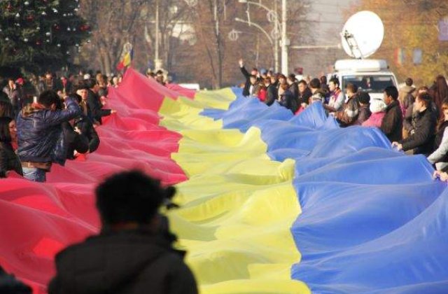 RECORD: Cel mai lung steag tricolor din istorie a fost desfasurat la Chisinau