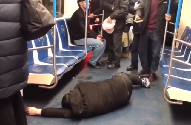 Un tanar risca cinci ani de inchisoare, dupa ce a facut o farsa intr-un metrou din Moscova