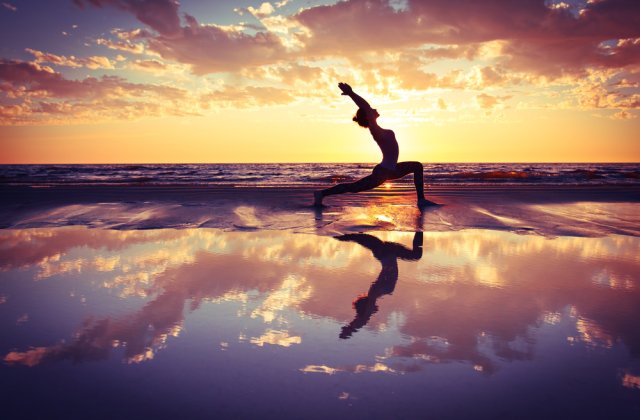 Iti vor calma durerile de spate: 7 pozitii simple de yoga, cu efect imediat