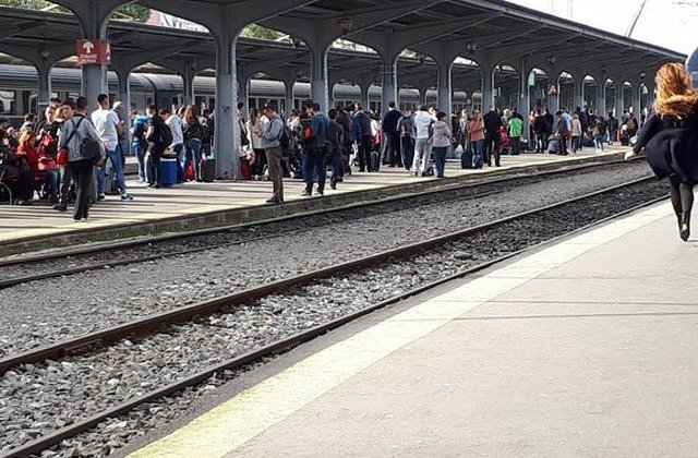 Doi deputati din Braila au raspuns provocarii Consiliului National al Elevilor si au facut naveta cu trenul