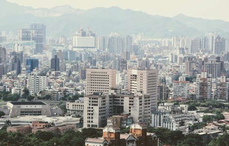 Ce caracteristici trebuie sa aiba o cladire proiectata sa reziste la c