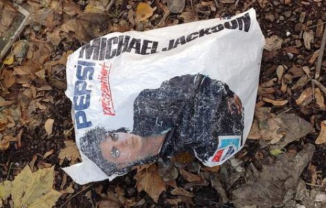 VIDEO: Cum a luat Michael Jackson foc in 1984