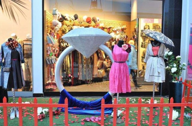 Bogatii nu mai au bani de haine