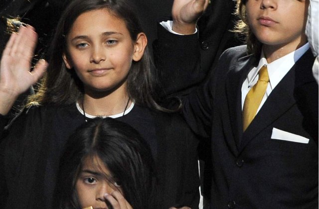 Paris Jackson canta pentru martorii lui Iehova