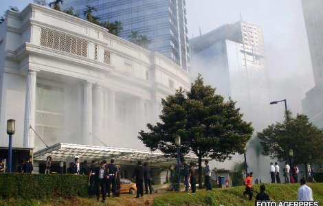 Atentate soldate cu morti la doua hoteluri de lux din Jakarta