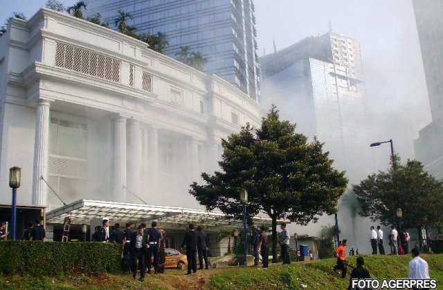 Atentate soldate cu morti la doua hoteluri de lux din Jakarta