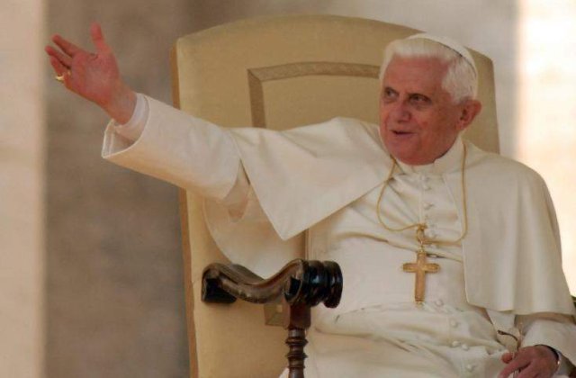 UPDATE: Papa a fost externat si s-a intors la resedinta de vacanta