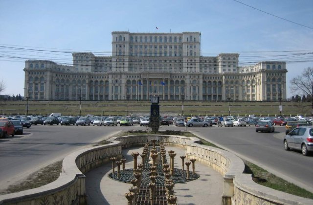 Oprescu revendica 3.000 de locuri de parcare de la Dalli