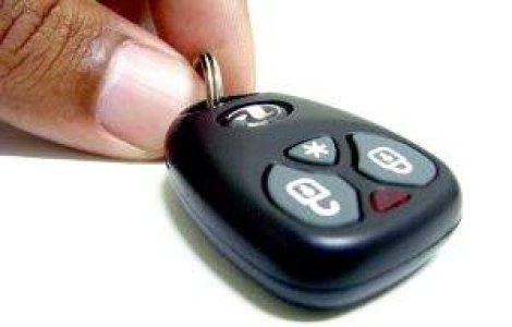 Perchezitii in Capitala, la persoane suspectate de furturi din autoturisme